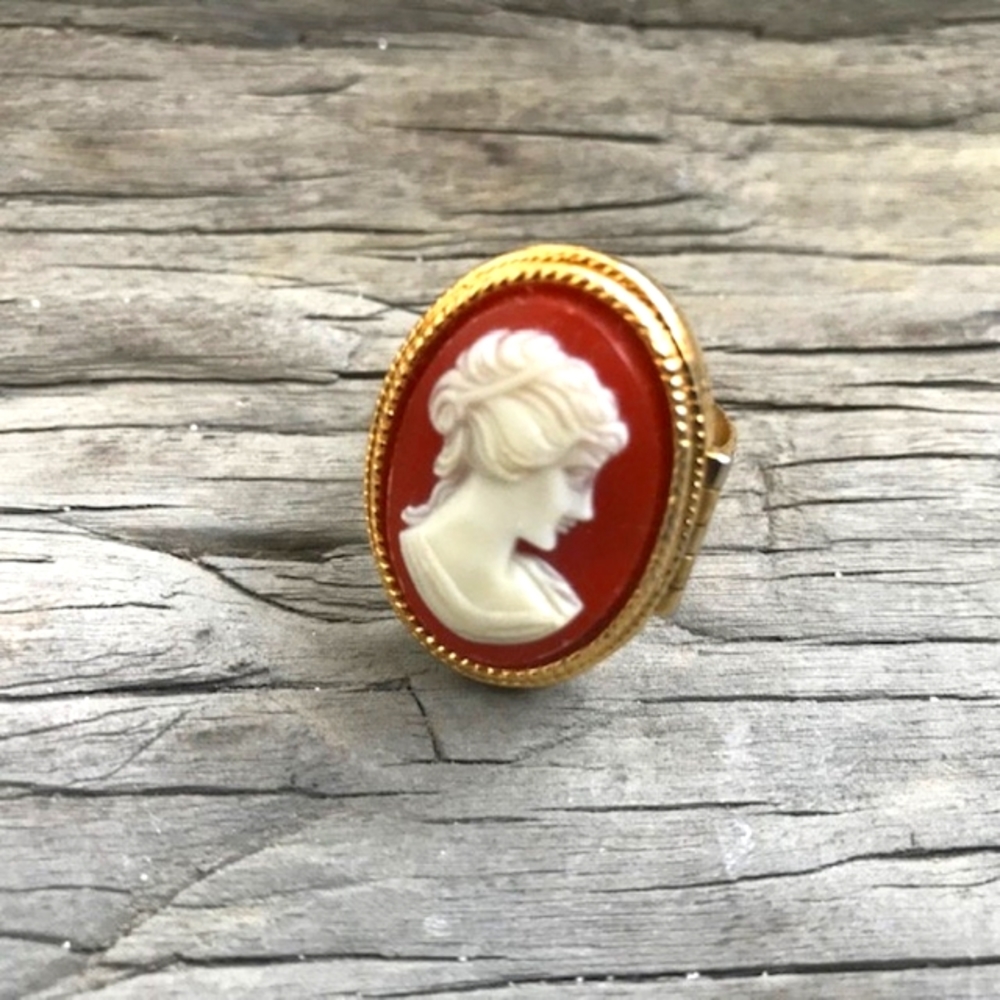 Avon Antique Locket Ring